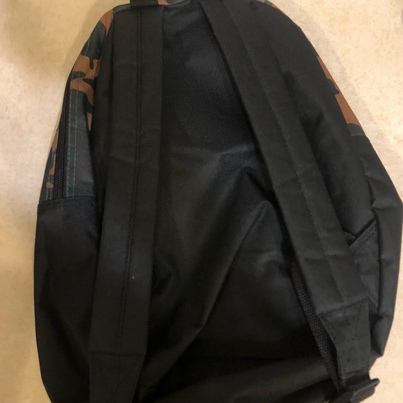 Camo backpack - Picture 2 of 2